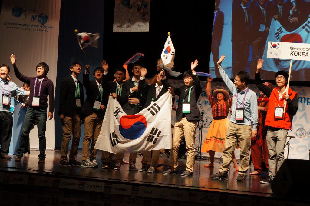 IMO2012 개회식 무대 위의 사진